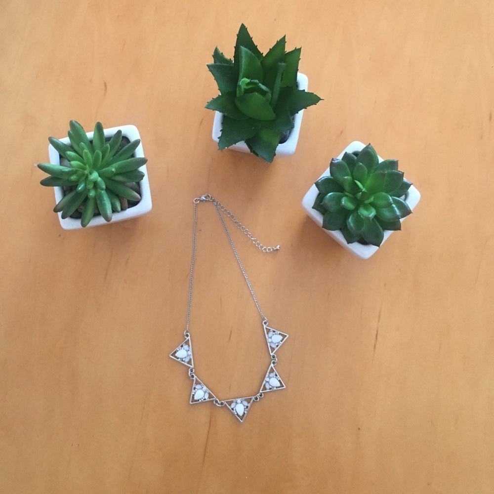 Charming statement necklace